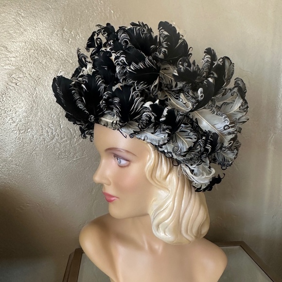 MASTERPIECE JACK MCCONNELL IVORY/BLACK CURLY FEATHER HAT + RHINESTONE BROOCH main image 14